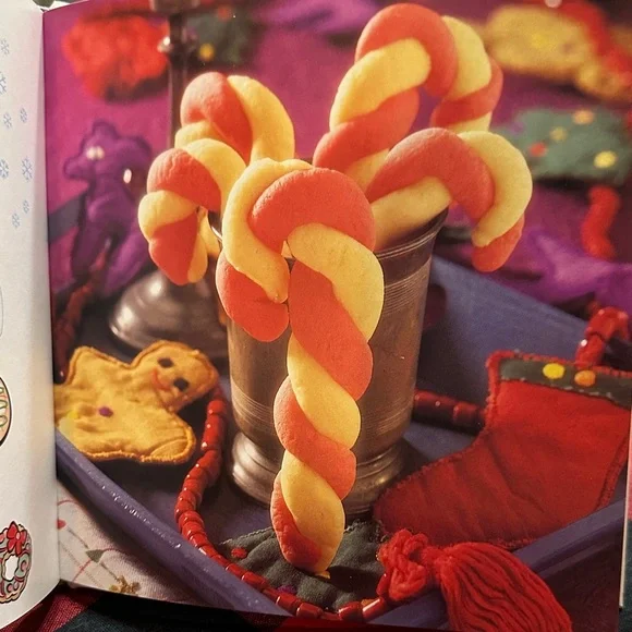 Santa's Favorite Cookies Book - Picture 6 of 7